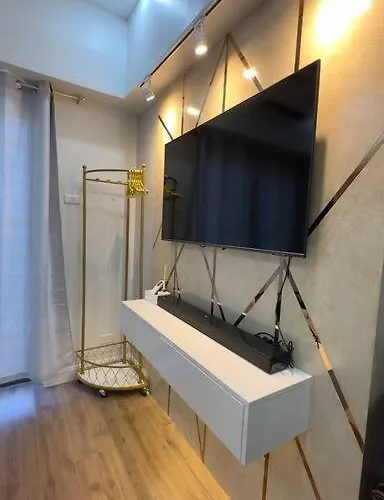 Unit With Balcony Apartment *